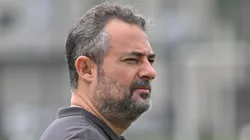Alexandre Mattos, diretor executivo do Santos durante treino no Centro de Treinamento CT Rei Pele.