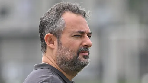 Alexandre Mattos, diretor executivo do Santos durante treino no Centro de Treinamento CT Rei Pele.