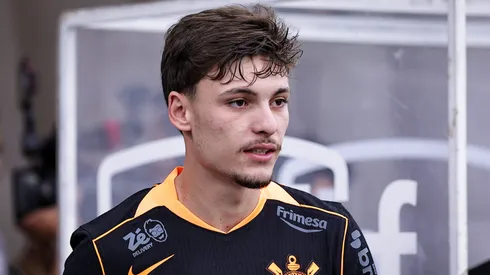 SP - SAO PAULO - 09/11/2025 - BRASILEIRO A 2025, CORINTHIANS X CEARA - Breno Bidon jogador do Corinthians durante entrada em campo para partida contra o Ceara no estadio Arena Corinthians pelo campeonato Brasileiro A 2025. Foto: Fabio Giannelli/AGIF