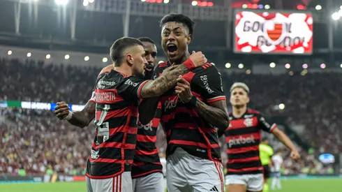 RJ - RIO DE JANEIRO - 12/09/2024 - COPA DO BRASIL 2024, FLAMENGO X BAHIA - Arrascaeta jogador do Flamengo comemora seu gol com Bruno Henrique jogador da sua equipe durante partida contra o Bahia no estadio Maracana pelo campeonato Copa Do Brasil 2024. Foto: Thiago Ribeiro/AGIF