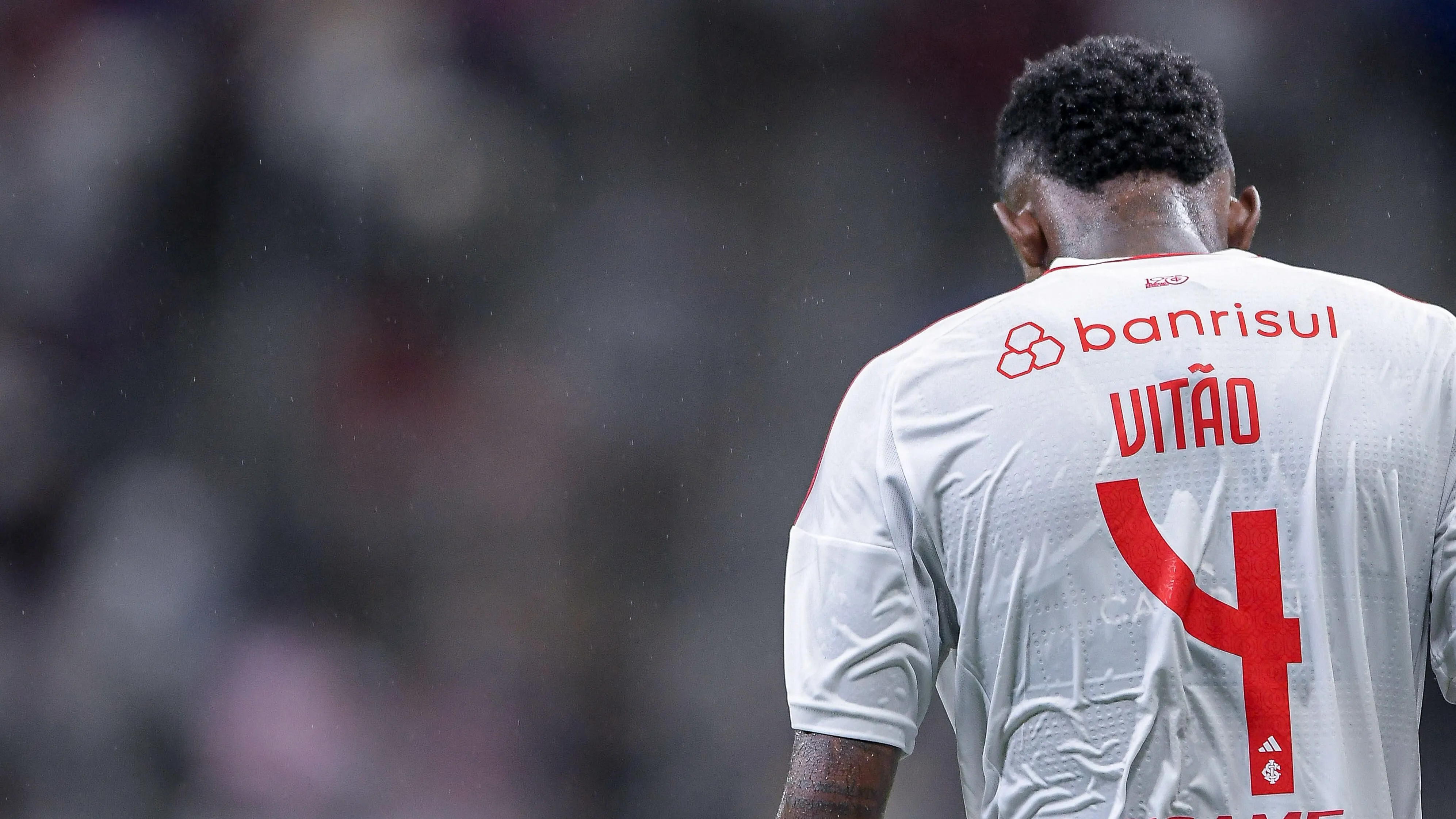 BA – SALVADOR – 22/10/2025 – BRASILEIRO A 2025, BAHIA X INTERNACIONAL – Vitao jogador do Internacional durante partida contra o Bahia no estadio Arena Fonte Nova pelo campeonato Brasileiro A 2025. Foto: Jhony Pinho/AGIF