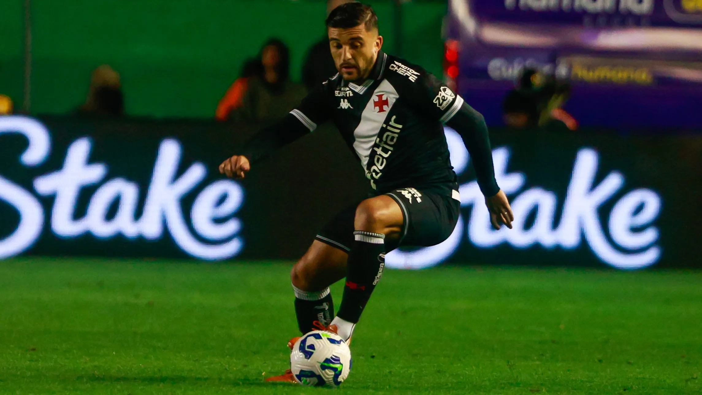 Victor Luís jogou pouco em 2025 - Foto: Luiz Erbes/AGIF.