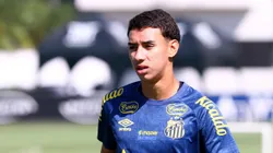 Bontempo durante treino no Santos.