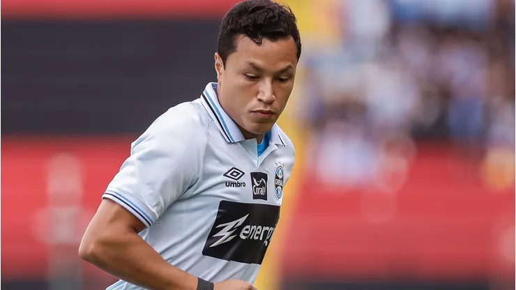 Marlon renovou com o Grêmio.