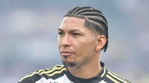 Rony em campo pelo Galo.