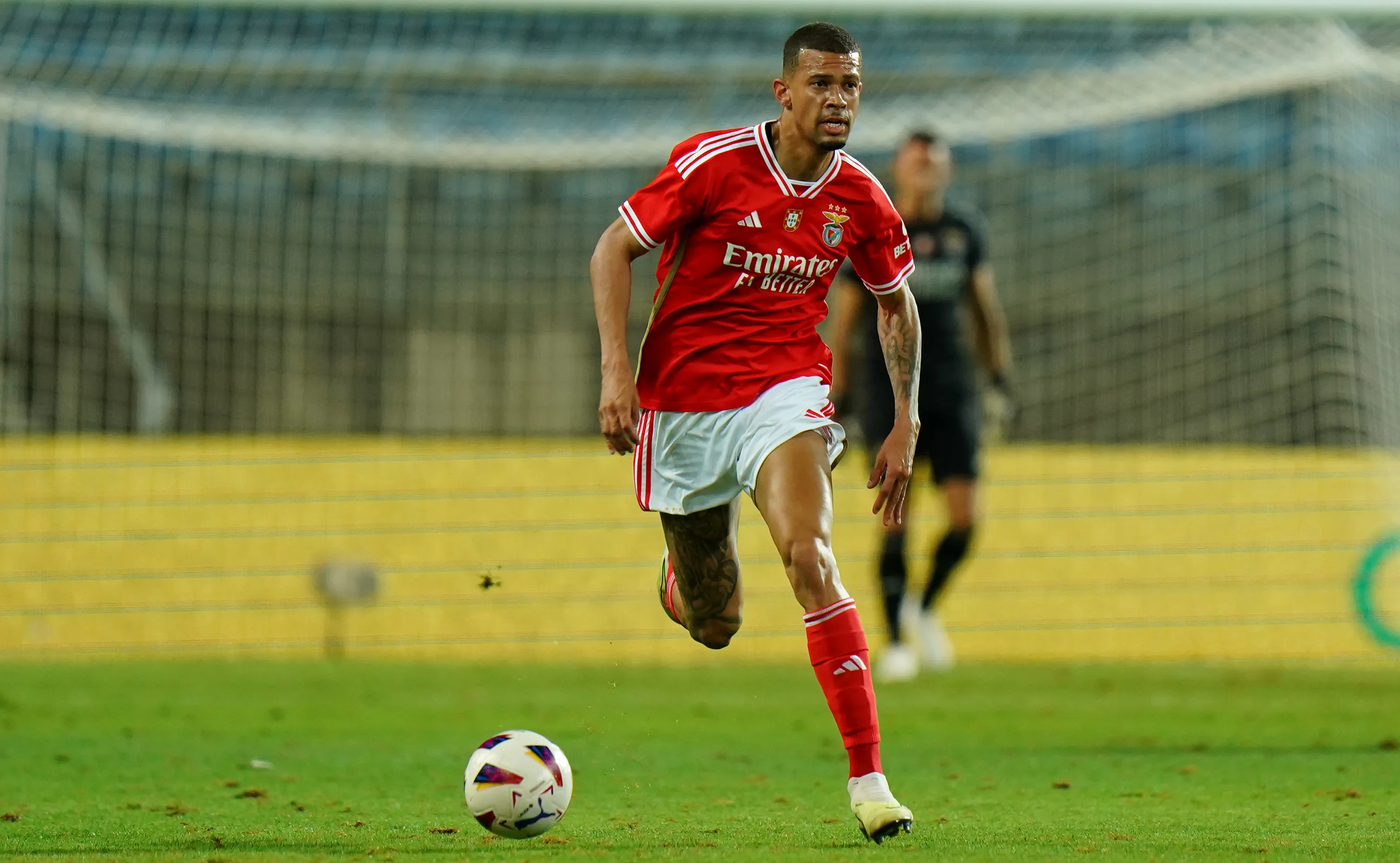 Na Europa, antes do CSKA, João Victor defendeu a camisa do Benfica, de Portugal – Foto: Gualter Fatia/Getty Images