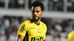 Danielzinho jogador do Mirassol durante partida contra o Santos no estadio Vila Belmiro pelo campeonato Brasileiro A 2025. Foto: Jota Erre/AGIF