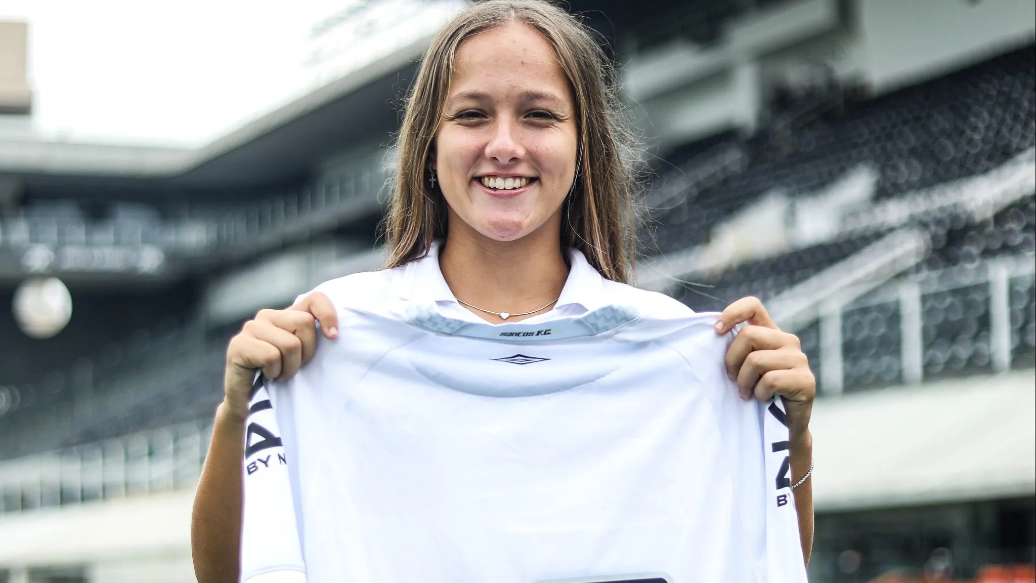 Lateral do Santos, Barbara Cuzzuol assina novo contrato