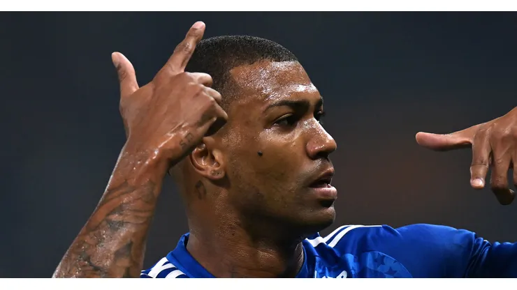 Walace, volante do Cruzeiro em partida pelo campeonato brasileiro (Foto: Pedro Vilela/Getty Images)