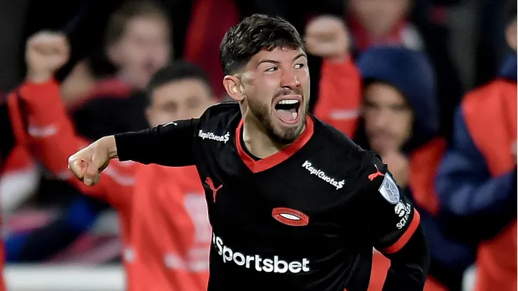 Loyola pelo Independiente. (Photo by Marcelo Endelli/Getty Images)