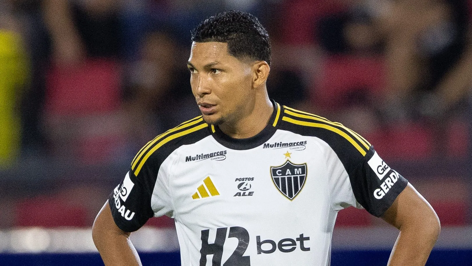 Rony jogador do Atlético-MG lamenta durante partida contra o Bragantino no estadio Cicero De Souza Marques pelo campeonato Brasileiro A 2025. Foto: Joisel Amaral/AGIF