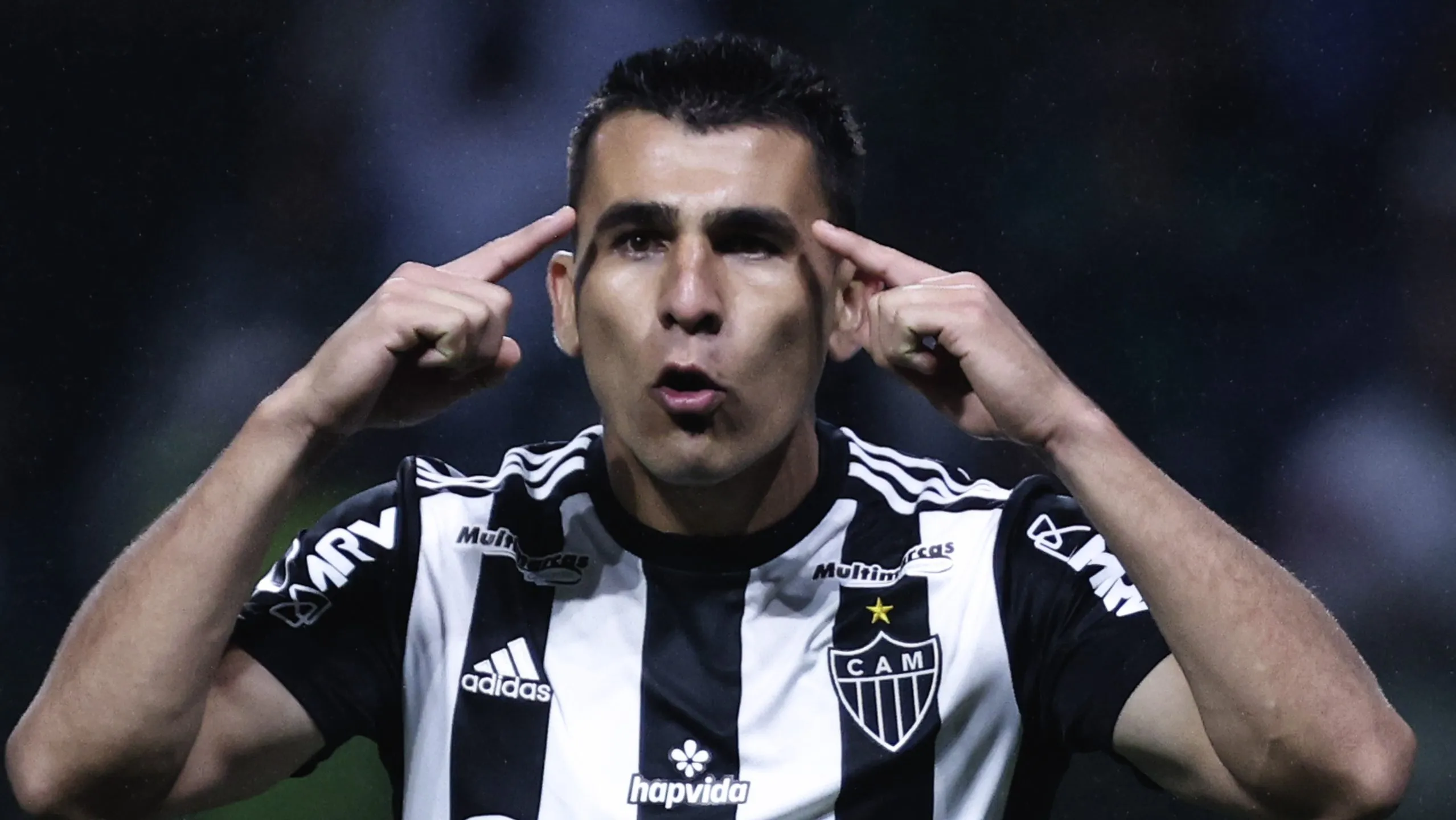 Alonso pelo Galo. Foto: Ettore Chiereguini/AGIF