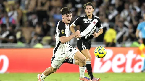 RJ – RIO DE JANEIRO – 21/12/2025 – COPA DO BRASIL 2025, VASCO X CORINTHIANS – Andres Gomez jogador do Vasco disputa lance com Breno Bidon jogador do Corinthians durante partida no estadio Maracana pelo campeonato Copa Do Brasil 2025. Foto: Alexandre Loureiro/AGIF