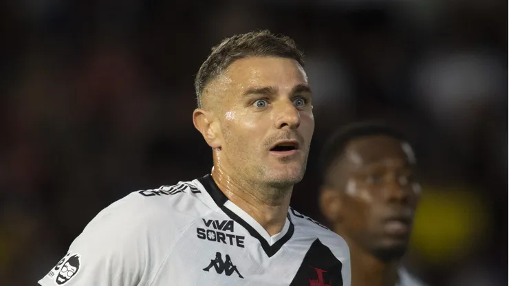 SP - BRAGANCA PAULISTA - 26/10/2025 - BRASILEIRO A 2025, BRAGANTINO X VASCO - Vegetti jogador do Vasco durante partida contra o Bragantino no estadio Cicero De Souza Marques pelo campeonato Brasileiro A 2025.