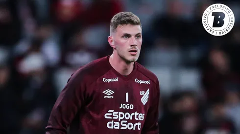 O goleiro Bento está na Arábia Saudita e disposto a retornar ao futebol nacional