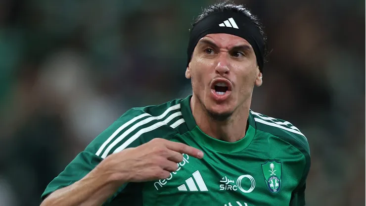 Roger Ibañez é opção ao Palmeiras.