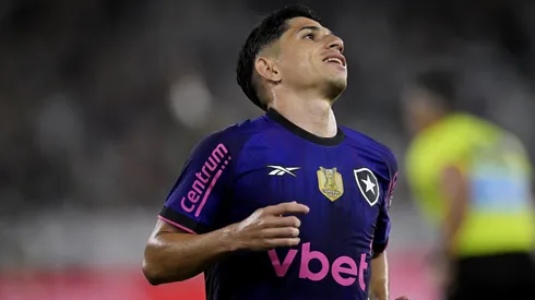 RJ - RIO DE JANEIRO - 22/11/2025 - BRASILEIRO A 2025, BOTAFOGO X GREMIO - Savarino jogador do Botafogo durante partida contra o Gremio no estadio Engenhao pelo campeonato Brasileiro A 2025. Foto: Alexandre Loureiro/AGIF