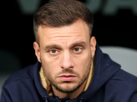 Cicinho reprova contratação de Martín Anselmi: "Tiro no escuro"