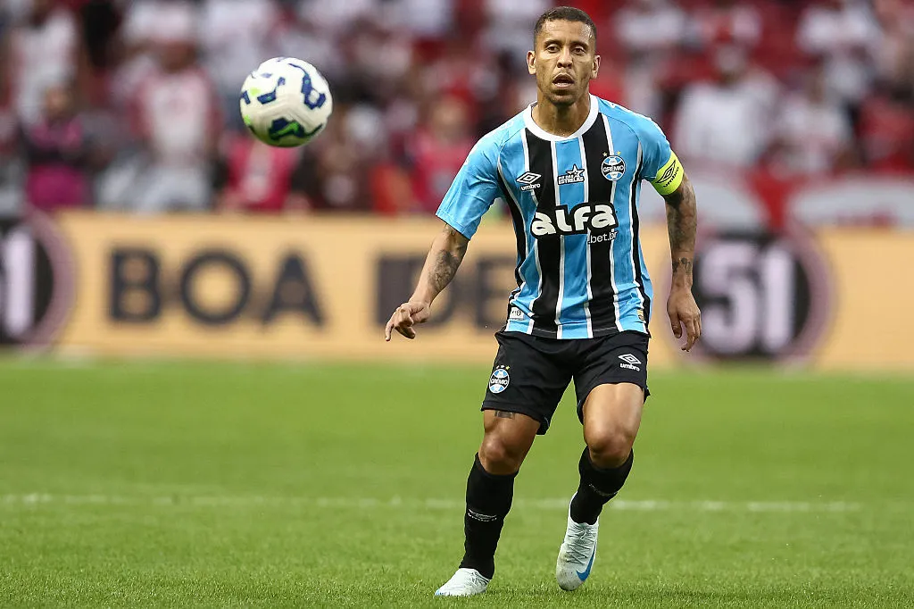 Marcos Rocha em ação pelo Grêmio. Foto: Pedro H. Tesch/Getty Images)
