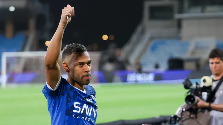Renan Lodi em ação pelo Al-Hilal - Foto: Yasser Bakhsh/Getty Images