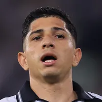 Savarino não define situação com Fluminense e treina no Botafogo