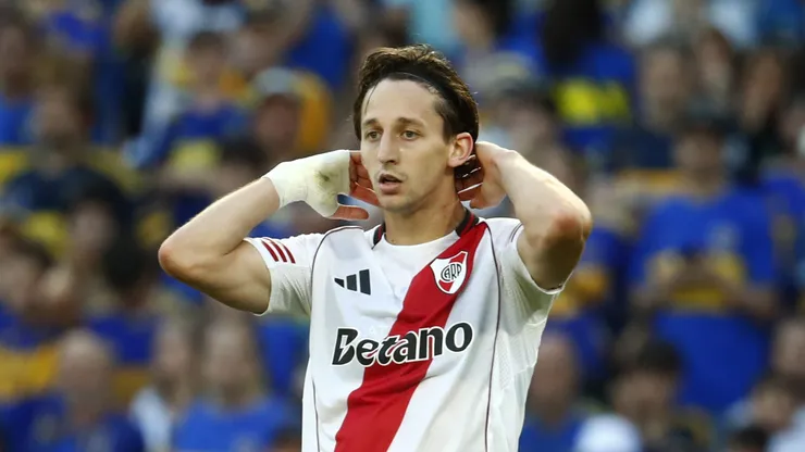 Matías Galarza, meio-campista do River Plate em partida pelo campeonato argentino (Foto: Marcos Brindicci/Getty Images)