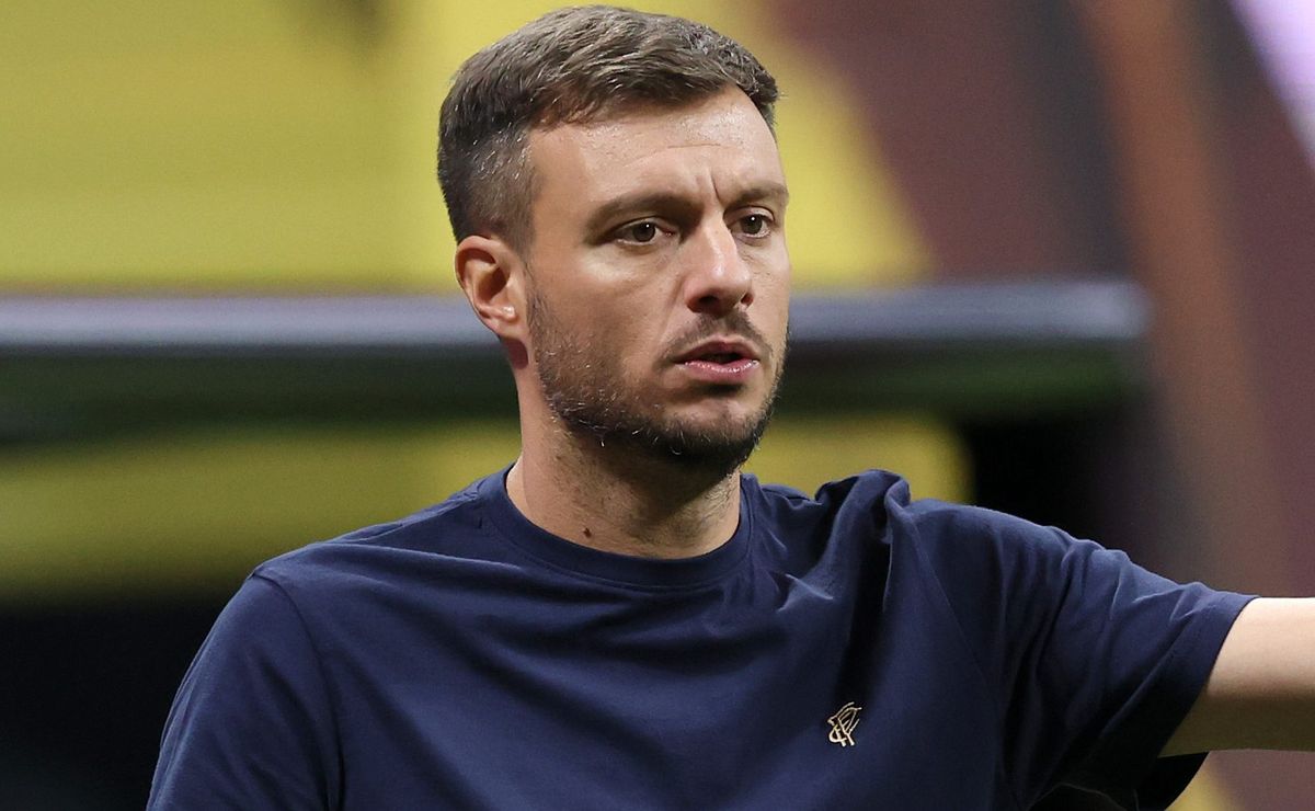 Martín Anselmi é aprovado internamente no Botafogo e Alex Telles elogia: “O grupo abraçou a ideia”