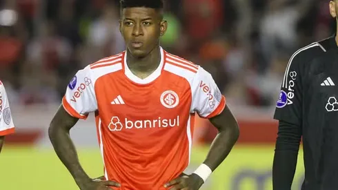 Vitão, zagueiro do Flamengo em partida pelo campeonato brasileiro (Foto: Ricardo Duarte/Internacional)