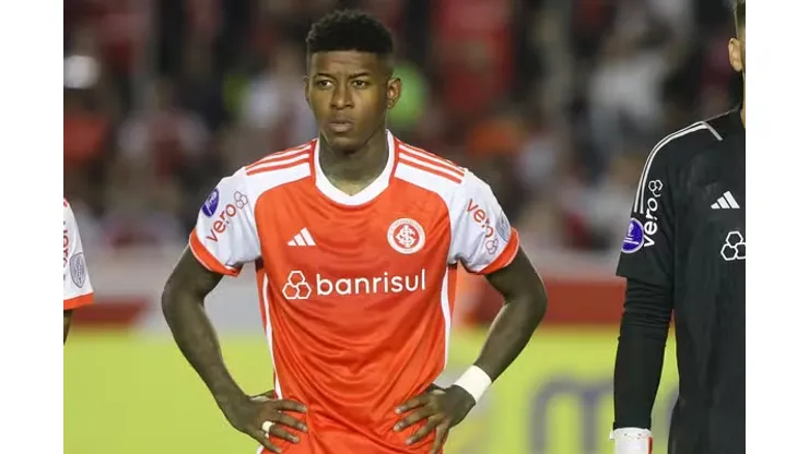 Vitão, zagueiro do Flamengo em partida pelo campeonato brasileiro (Foto: Ricardo Duarte/Internacional)