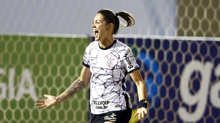 Gabi Zanotti comemorando gol pelas Brabas. Foto: Thiago Calil/AGIF