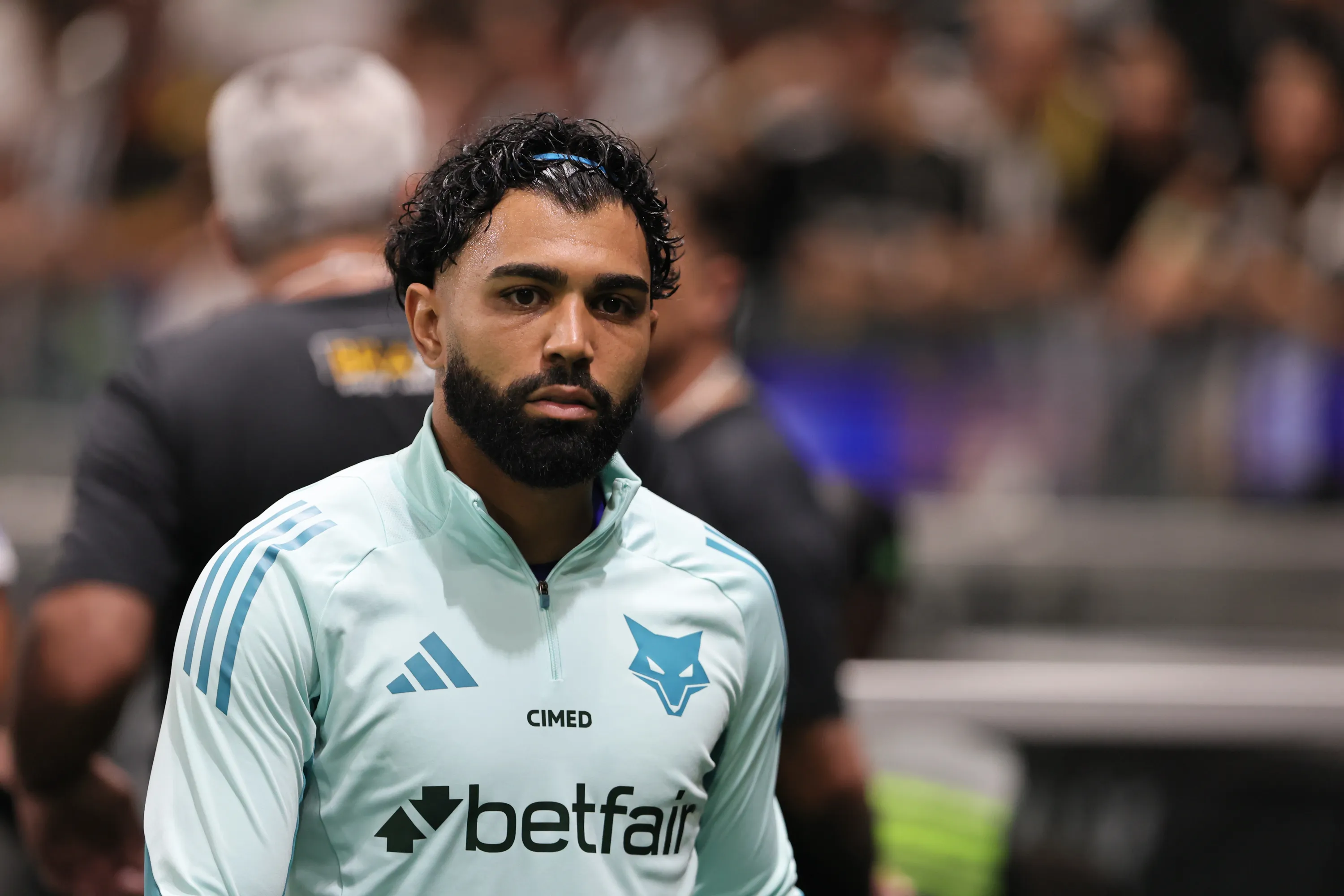Gabriel Barbosa Gabigol jogador do Cruzeiro durante aquecimento antes da partida contra o Atletico-MG no estadio Arena MRV pelo campeonato Brasileiro A 2025. Foto: Gilson Lobo/AGIF
