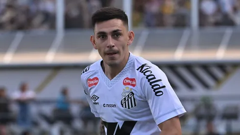 Mudança no comando e crescimento de Souza explicam queda de Escobar no Santos — Foto Jota ErreAGIF