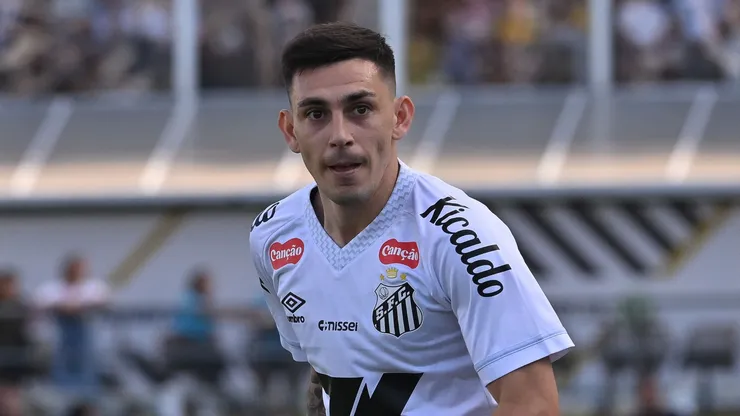 Mudança no comando e crescimento de Souza explicam queda de Escobar no Santos — Foto Jota ErreAGIF