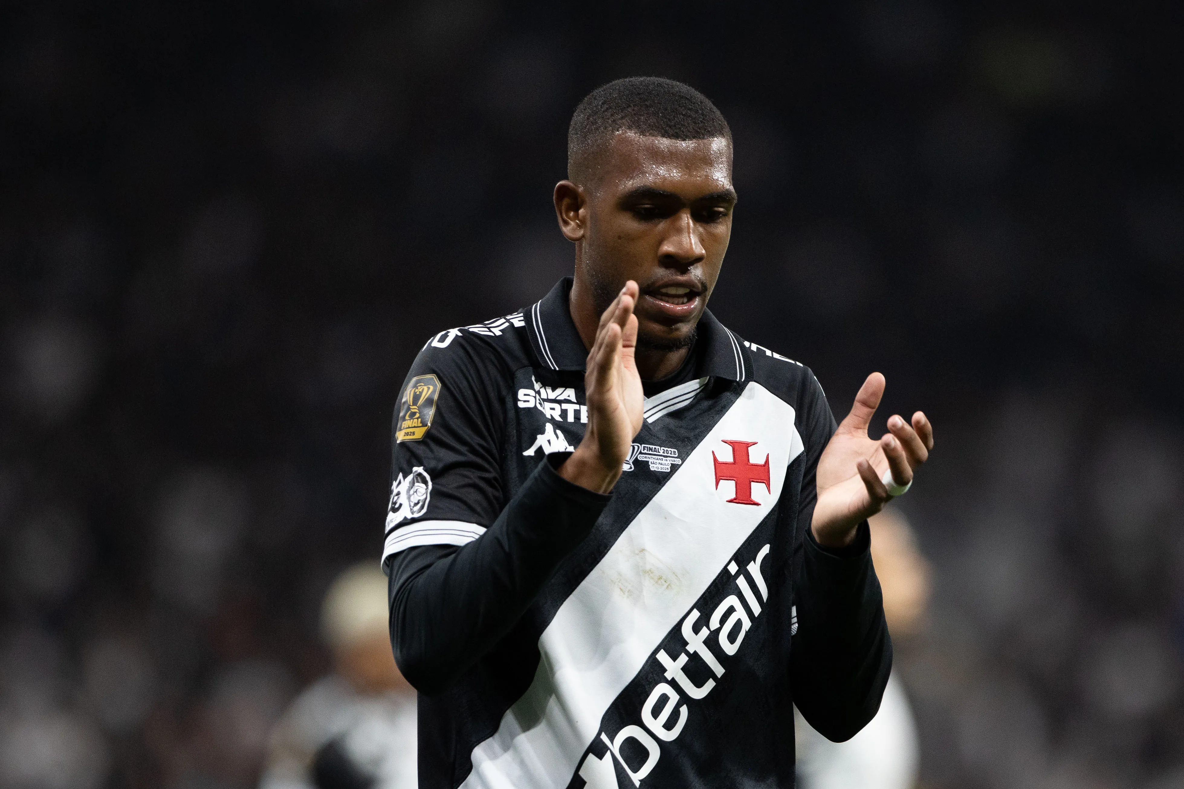 SP – SAO PAULO – 17/12/2025 – COPA DO BRASIL 2025, CORINTHIANS X VASCO -Rayan jogador do Vasco lamenta durante partida contra o Corinthians no estadio Arena Corinthians pelo campeonato Copa Do Brasil 2025. Foto: Joisel Amaral/AGIF