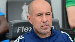 SP - SANTOS - 07/12/2025 - BRASILEIRO A 2025, SANTOS X CRUZEIRO - Leonardo Jardim tecnico do Cruzeiro durante partida contra o Santos no estadio Vila Belmiro pelo campeonato Brasileiro A 2025. Foto: Jota Erre/AGIF