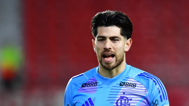 Foto: Marcelo Endelli/Getty Images – Rossi deve ter concorrência pela titularidade em 2026 no Flamengo.