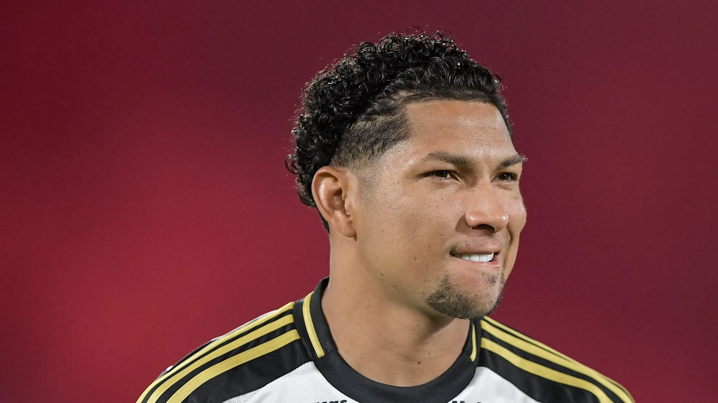 Foto: Thiago Ribeiro/AGIF – Rony pode ser o primeiro reforço do Santos para 2026.