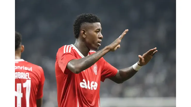Vitão, zagueiro do Inter em partida pelo campeonato brasileiro (Foto: Ricardo Duarte / Internacional)