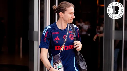 Filipe Luís, técnico do Flamengo, durante viagem com o elenco