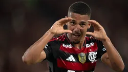 RJ - RIO DE JANEIRO - 03/12/2025 - BRASILEIRO A 2025, FLAMENGO X CEARA - Samuel Lino jogador do Flamengo comemora seu gol durante partida contra o Ceara no estadio Maracana pelo campeonato Brasileiro A 2025. Foto: Jorge Rodrigues/AGIF