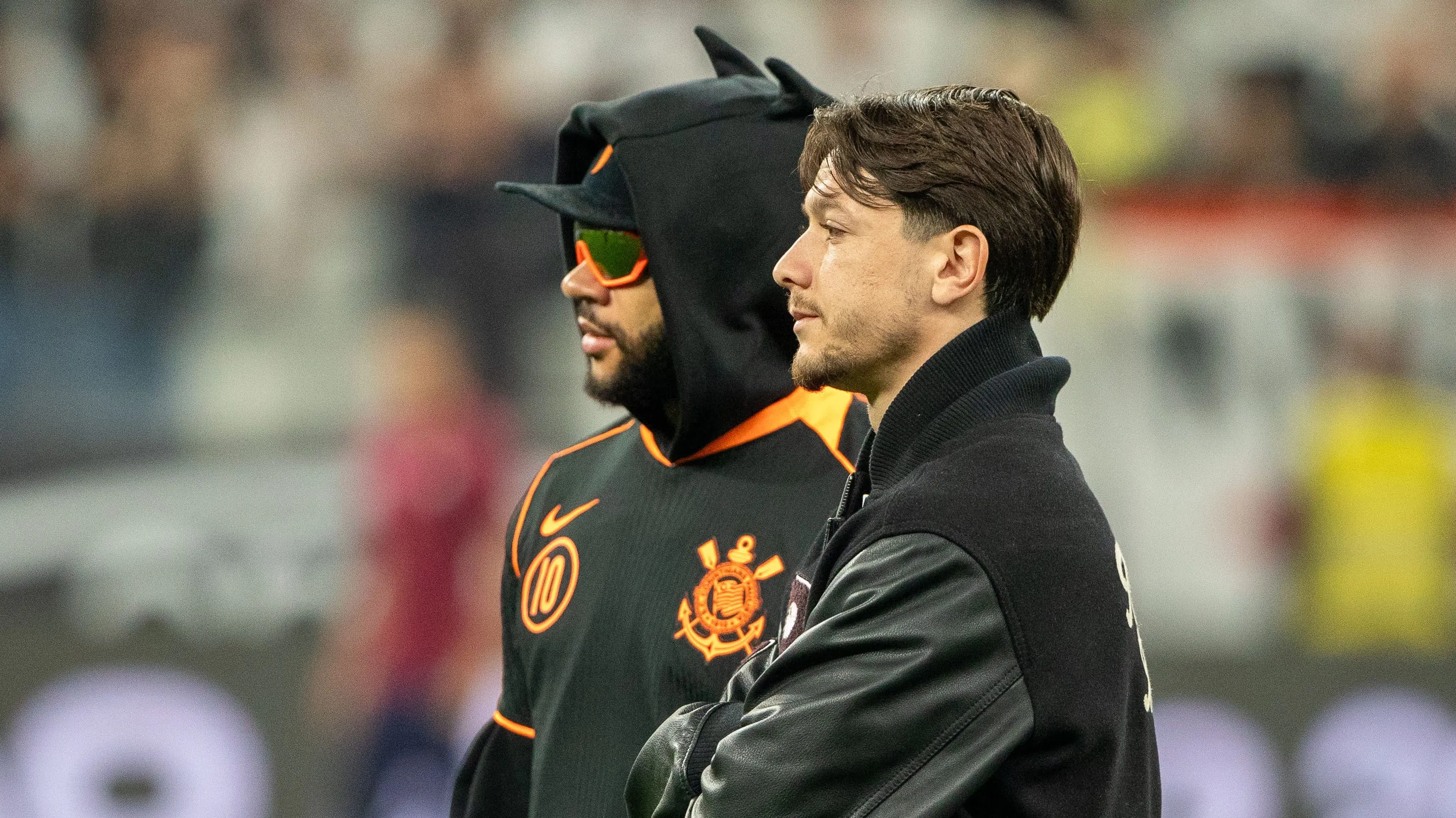 SP – SAO PAULO – 28/09/2025 – BRASILEIRO A 2025, CORINTHIANS X FLAMENGO – MEMPHIS DEPAY, GARRO, jogadores do Corinthians durante chegada da equipe para partida contra o Flamengo no estadio Arena Corinthians pelo campeonato Brasileiro A 2025. Foto: Joisel Amaral/AGIF