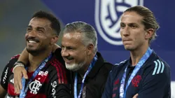 Danilo jogador do Flamengo comemora titulo com Jose Boto diretor de futebol e Filipe Luis tecnico