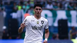 Jair Cunha jogador do Botafogo durante partida contra o Palmeiras no estadio Arena Allianz Parque pelo campeonato Brasileiro A 2025