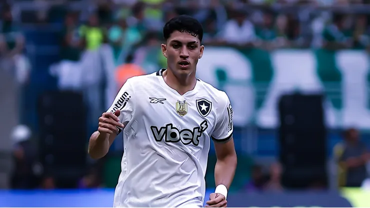 Jair Cunha jogador do Botafogo durante partida contra o Palmeiras no estadio Arena Allianz Parque pelo campeonato Brasileiro A 2025
