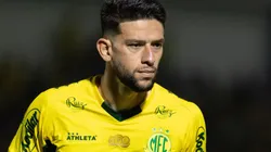 Jemmes chega para reorganizar a defesa e atender exigência tática do Fluminense — FotoJoisel AmaralAGIF