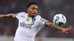 Lateral tem o futuro incerto - Foto: Lucas Figueiredo/Getty Images.