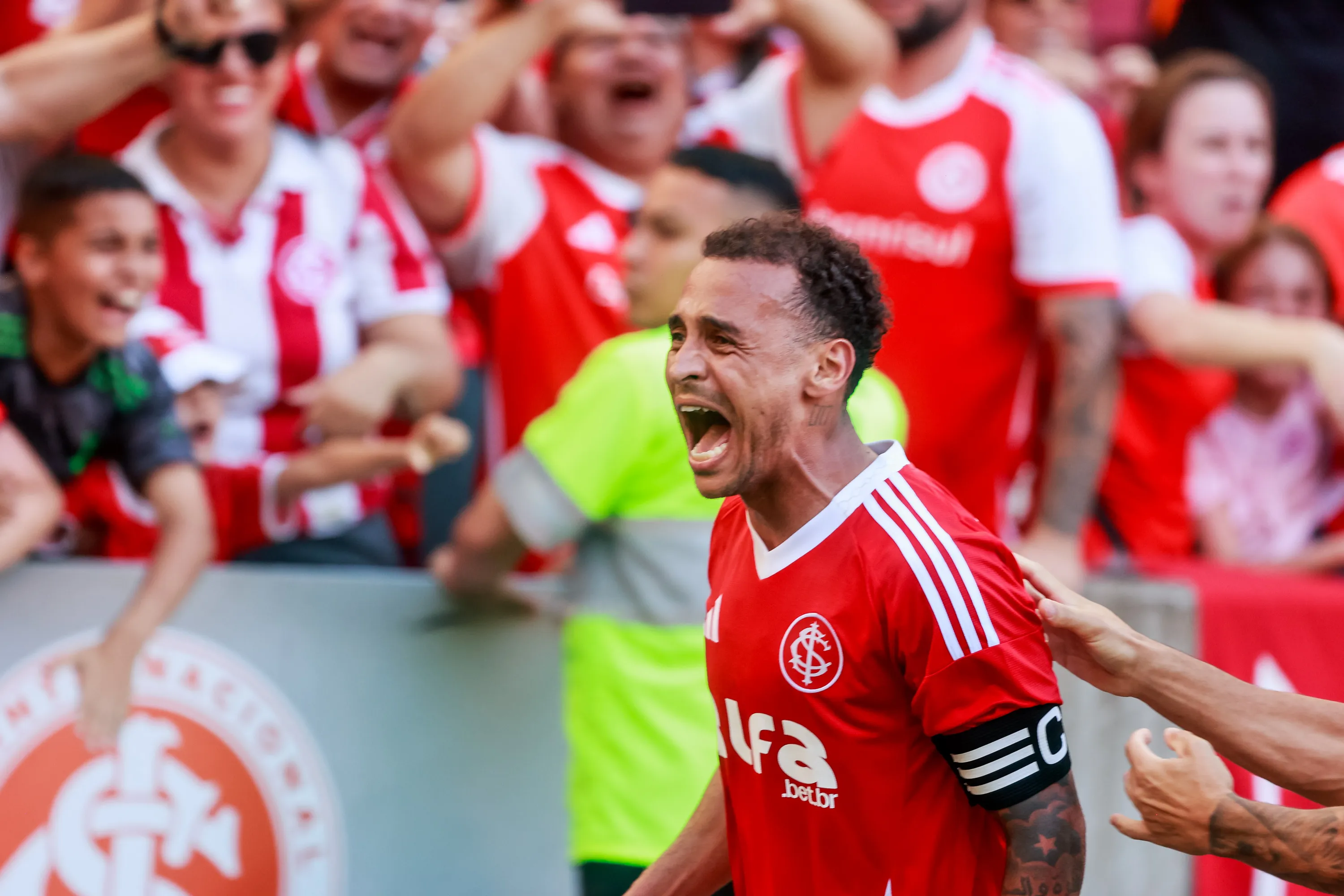Alan Patrick jogador do Internacional comemora seu gol durante partida contra o Bragantino no estadio Beira-Rio pelo campeonato Brasileiro A 2025. Foto: Luiz Erbes/AGIF