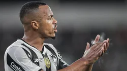 Marlon Freitas, jogador do Botafogo durante partida contra o Fluminense no estadio Engenhao pelo campeonato Brasileiro A 2025. Foto: Thiago Ribeiro/AGIF
