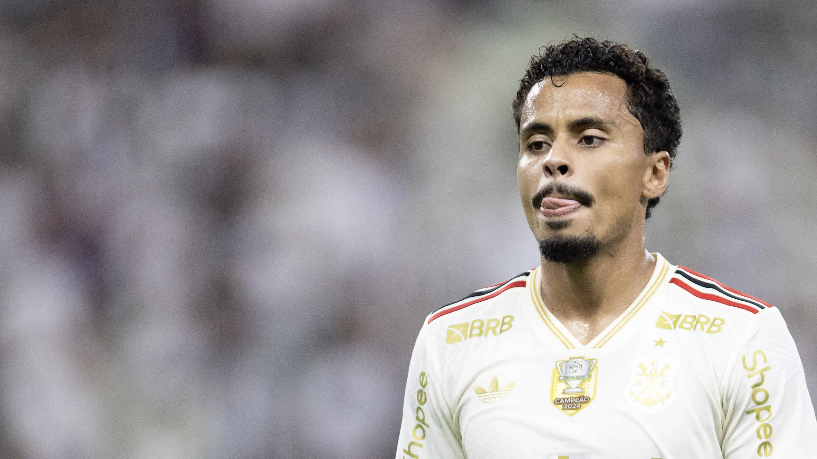 Foto: Baggio Rodrigues/AGIF – Allan, do Flamengo, surge como opção para reforçar o meio-campo do Timão.