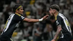 Rubens, ex-Atlético-MG (à direita), está no radar do Corinthians para 2026